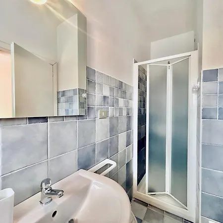 5 Beds In Just 500 Mt From The Sea *