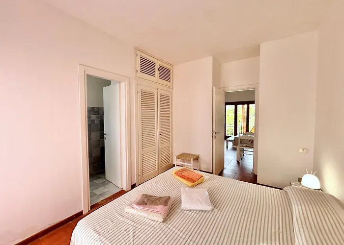 5 Beds In Just 500 Mt From The Sea Апартаменты *